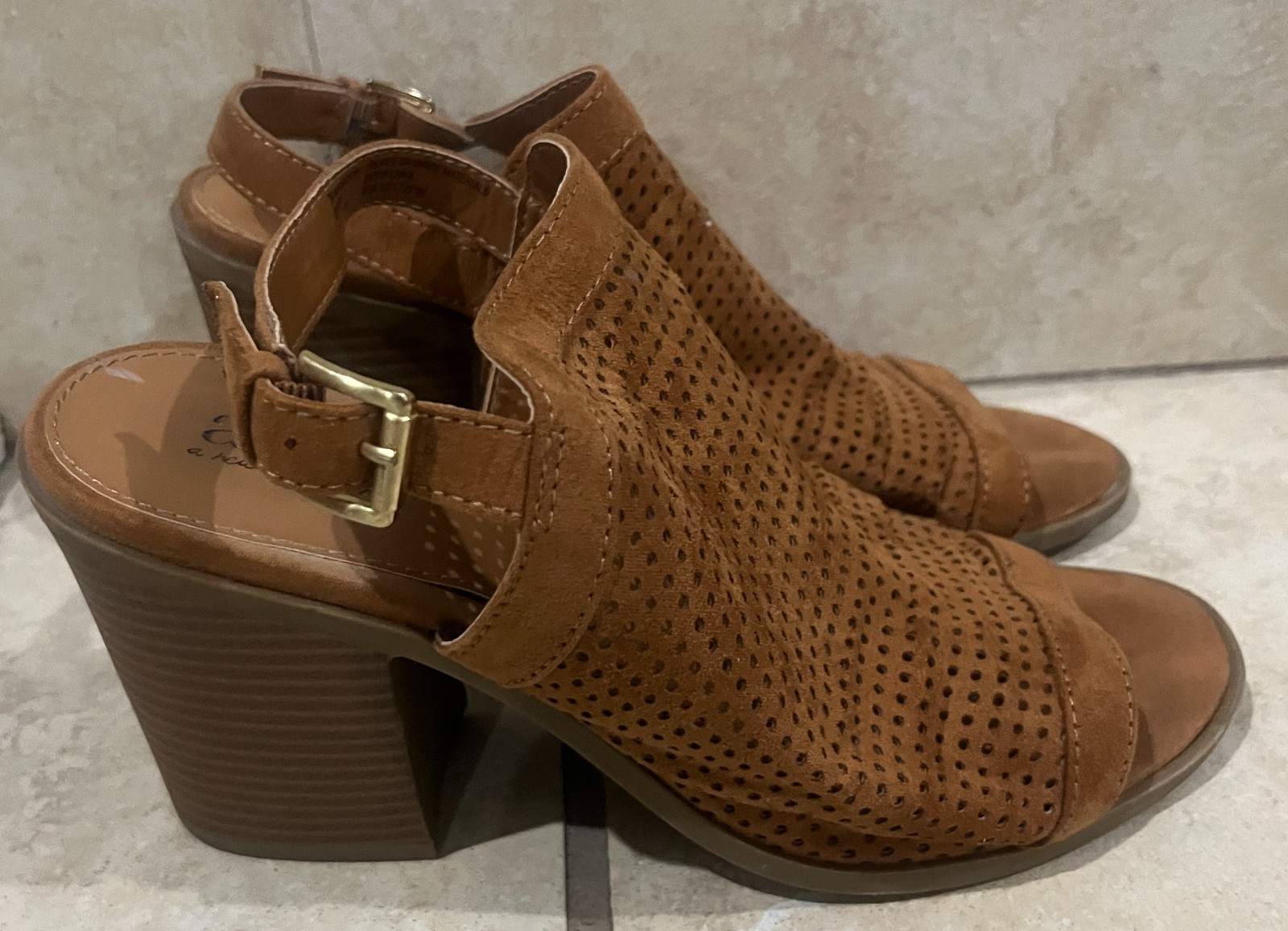 a.n.a Women’s Brown Perforated Peep Toe Slingback Block Heel Sandals Size 7