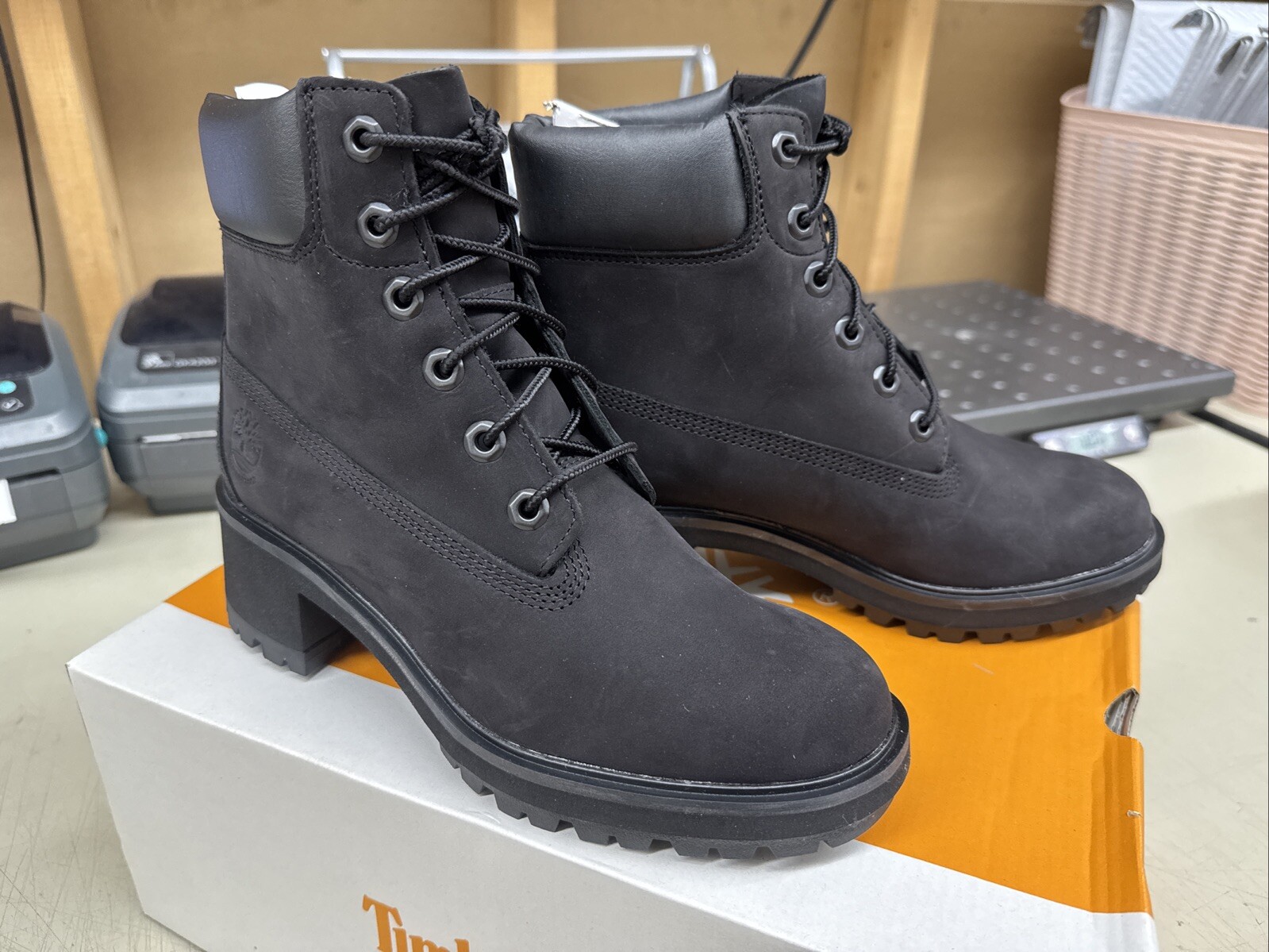 PICK SIZE – Timberland Women’s Kinsley BLACK Nubuck 6 Inch Waterproof Boot