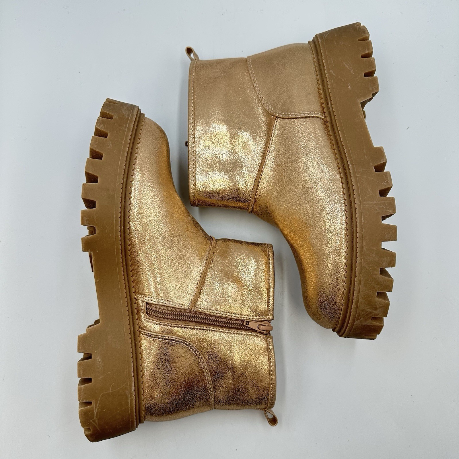 Dolce Vita Chunky Boot Gold Shimmer Girls 5 See photos for Comparison Lug Zip
