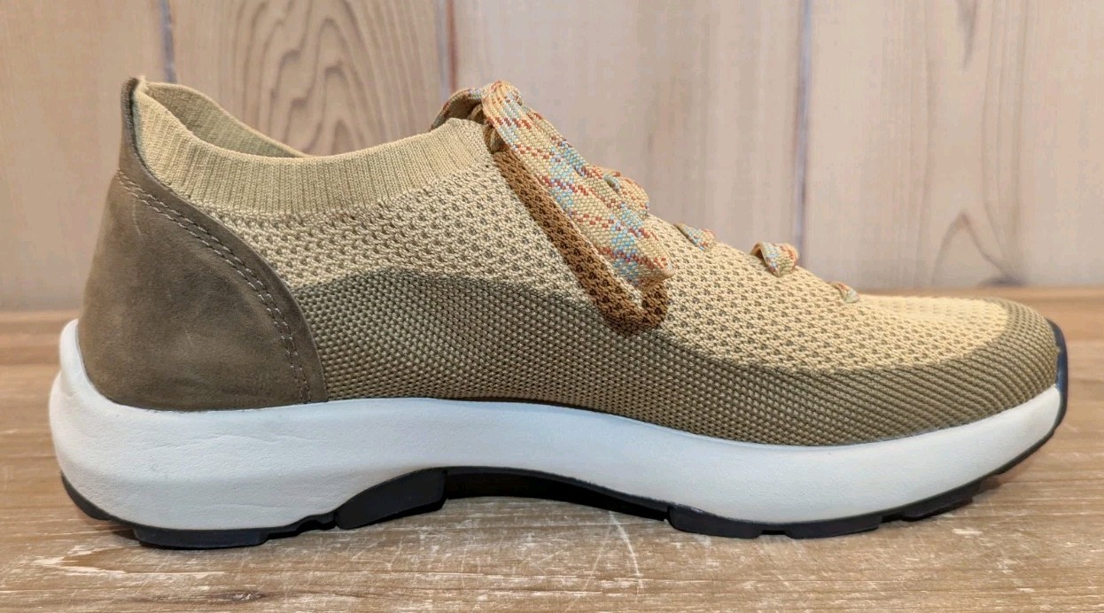Danner Women’s Caprine Low Summer Wheat Size 10 Hiking Trail Shoes
