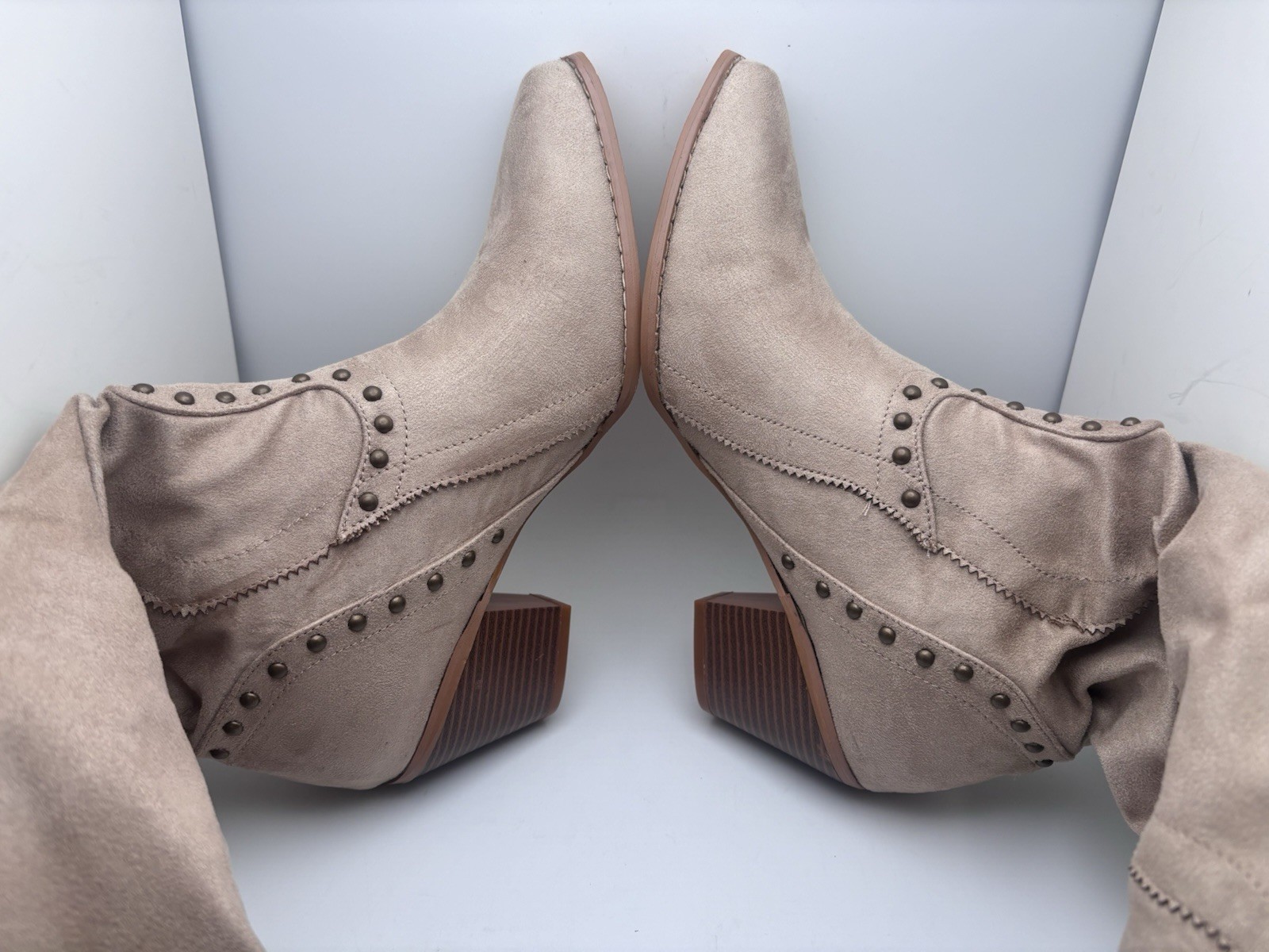 White Fox Lyana Knee High Western Boots In Faux Suede Taupe Size 9 Studded $109