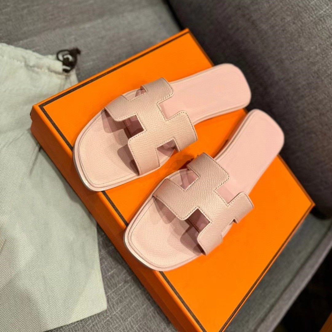 Flat bottomed beach sandals are fashionable casual lightweight and can be worn a