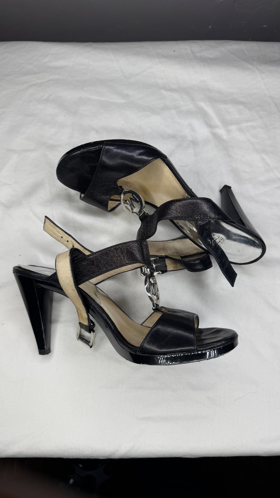 Michael Kors Holly T-Strap Black Glazed Leather Heels Sandals Women’s Size 6M