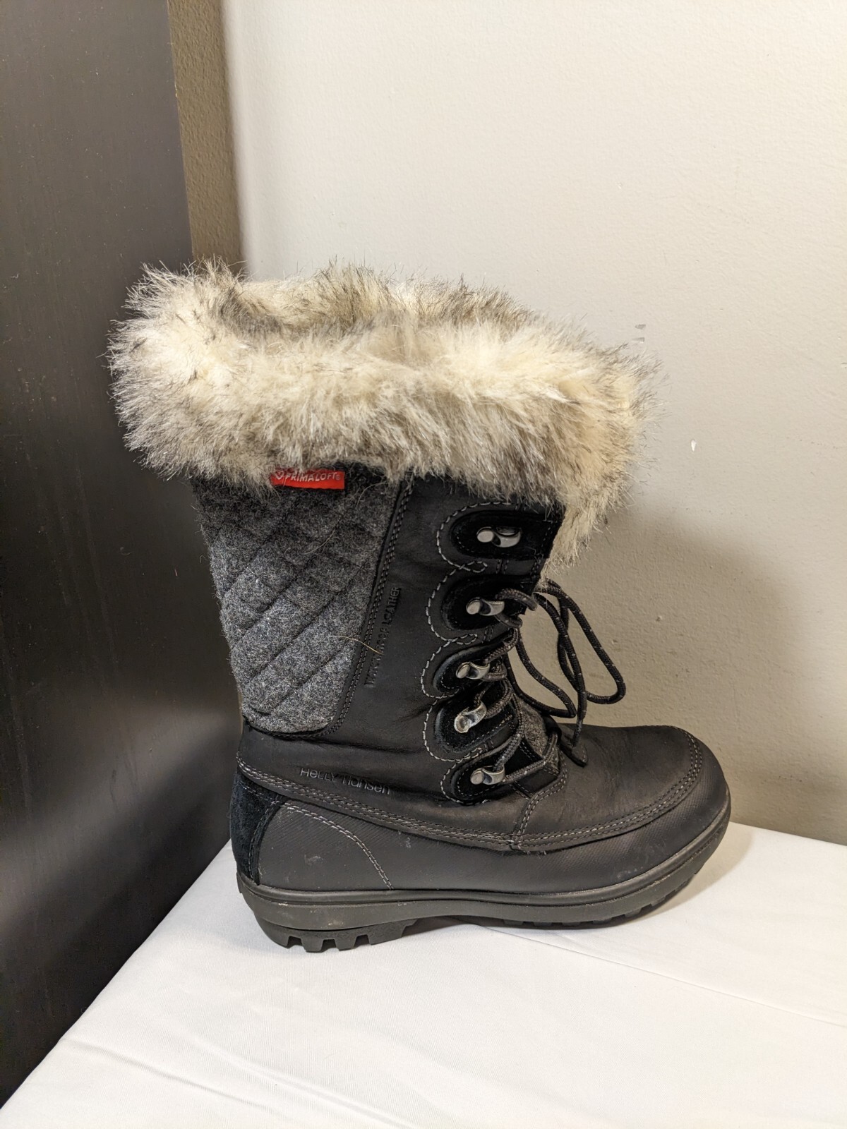 Helly Hensen Winter Snow Boots – Mimatched Sized – US Womens Left 7 & Right 8