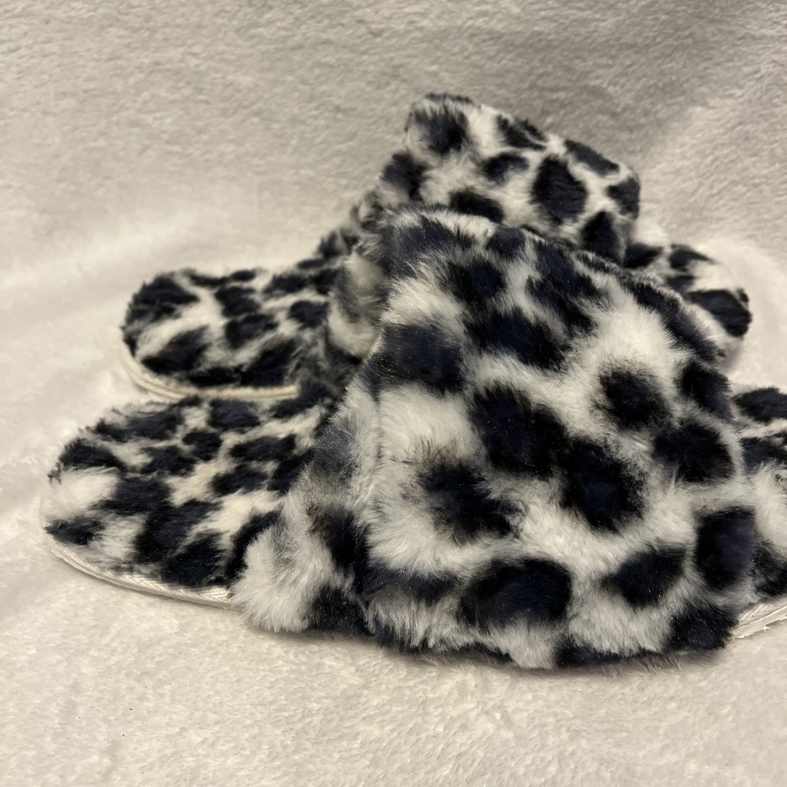 Aerie Leopard Print Fuzzy Crossover Slides Slippers Size 9