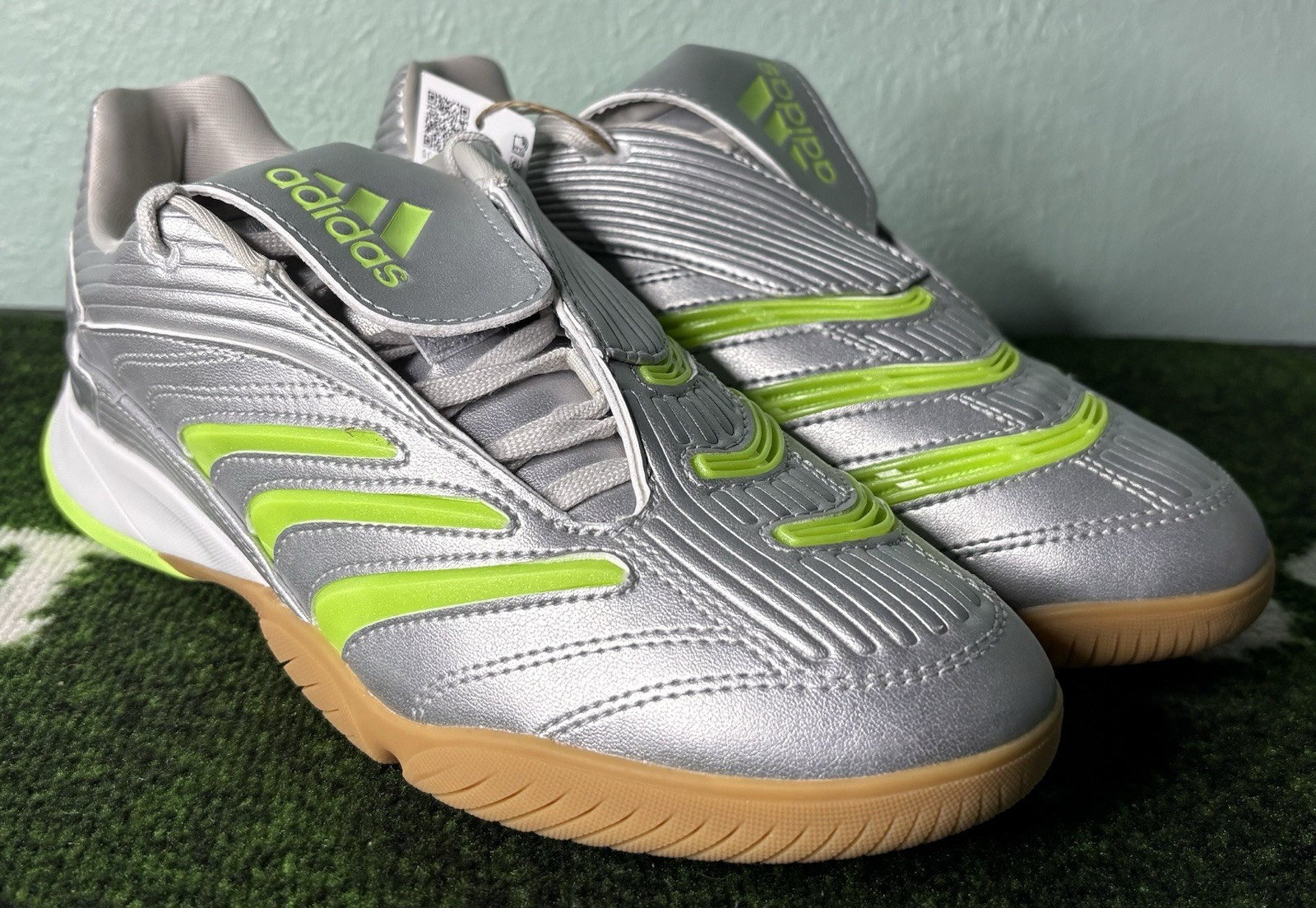 US Women’s 7/Men 6 – Adidas Predator Sala «Silver Metallic Signal Green» JR1636