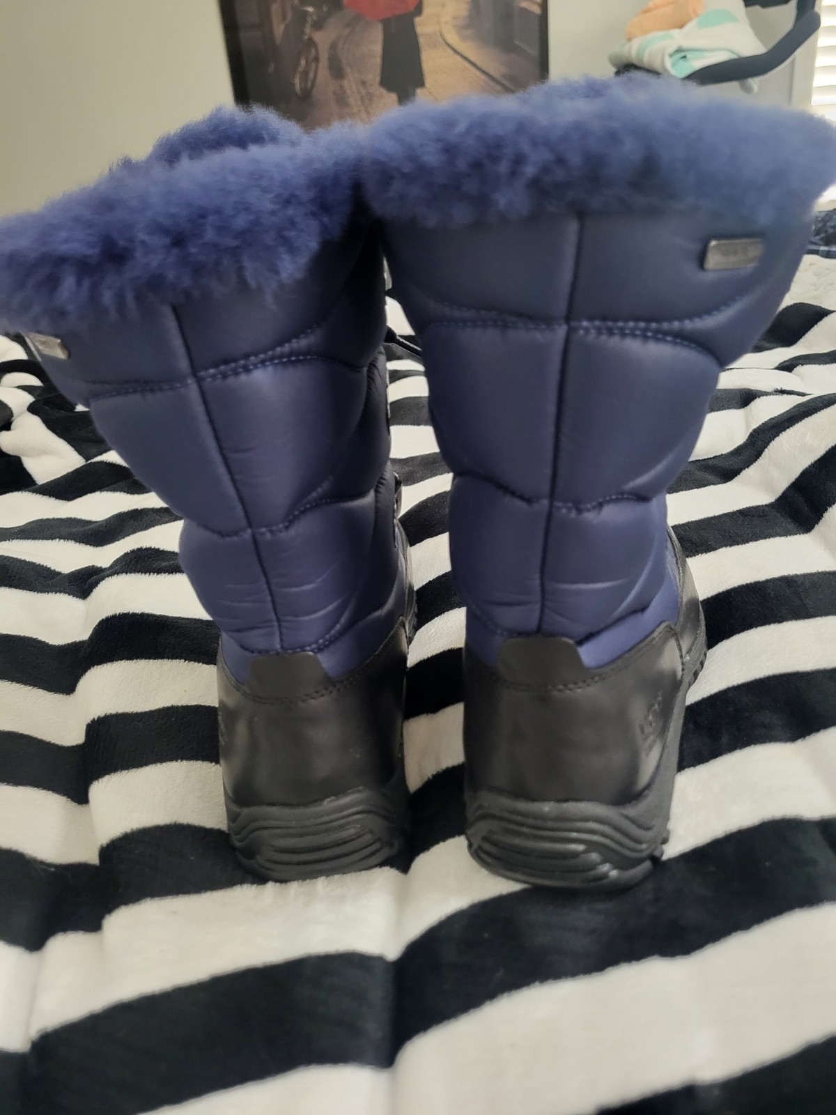 UGG Australia Lorien Waterproof Fur Boots Blue, Quilted, Lace-Up, Size US 6.5