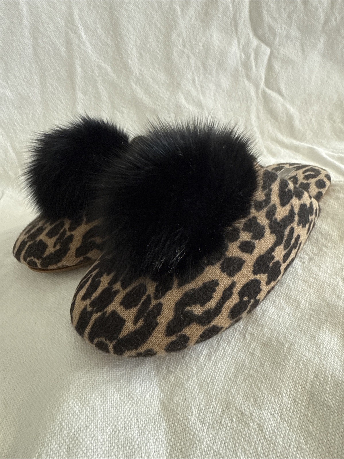 Neiman Marcus Women’s Brown Leopard Slipper With Fur Pom Pom Cashmere Size M