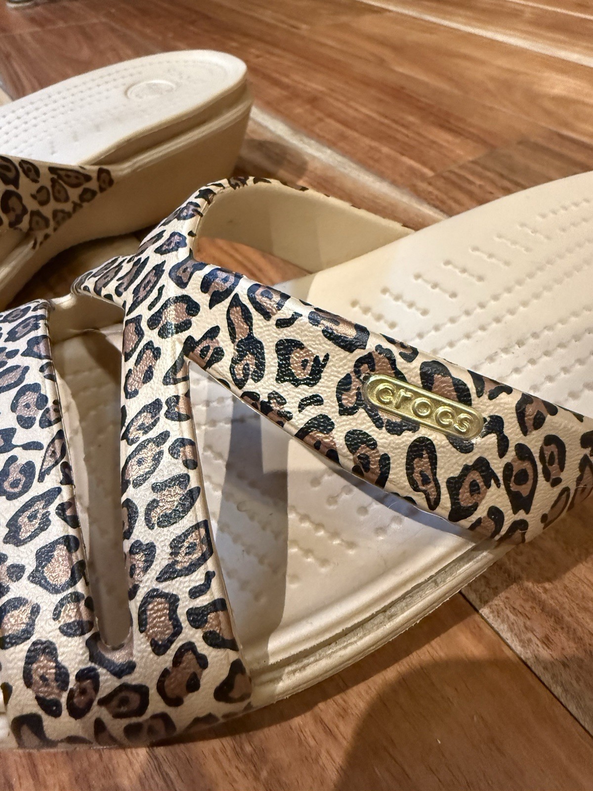 Crocs Leopard Wedge Sandals – sz 9