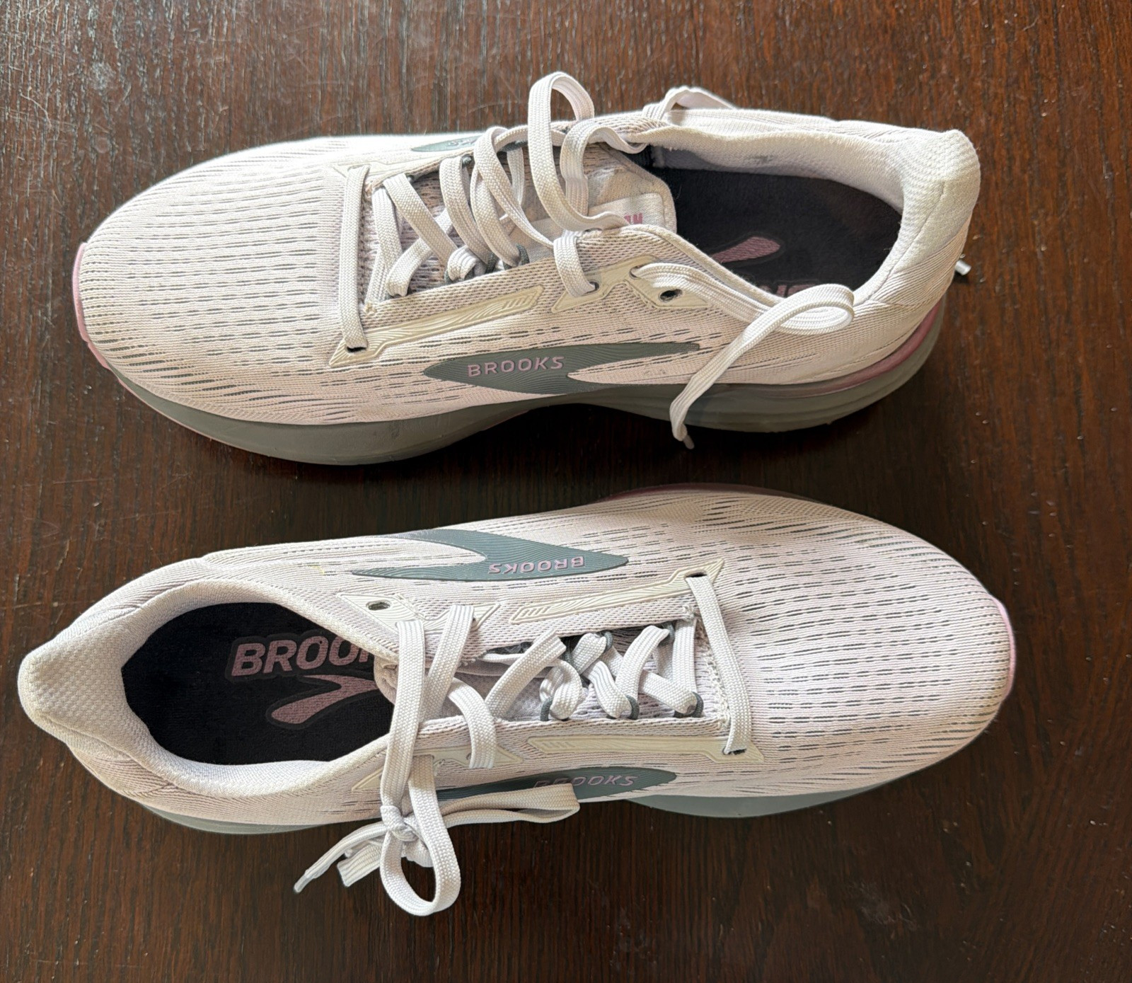 Brooks Revel 8 Women’s Size 9.5 B Running Shoes White Mauve Pink Sneakers EUC