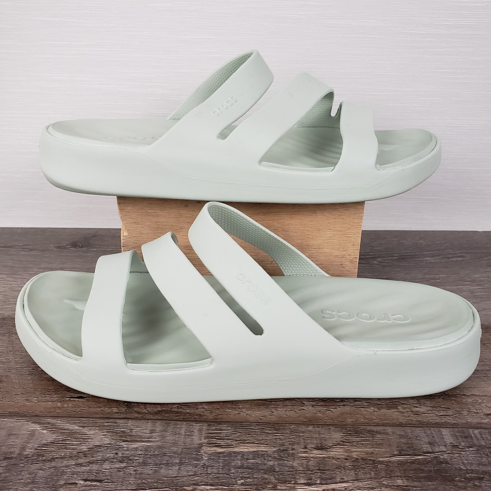 Crocs Womens W11 Getaway Strappy Sandals Slides Pale Green Casual Footwear