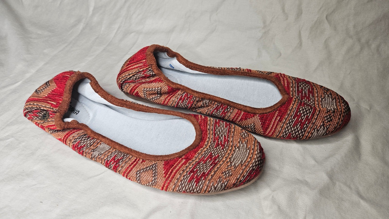 Minnetonka Ballet Flats Womens 8.5 Canvas Red Orange Striped Southwest Slip On