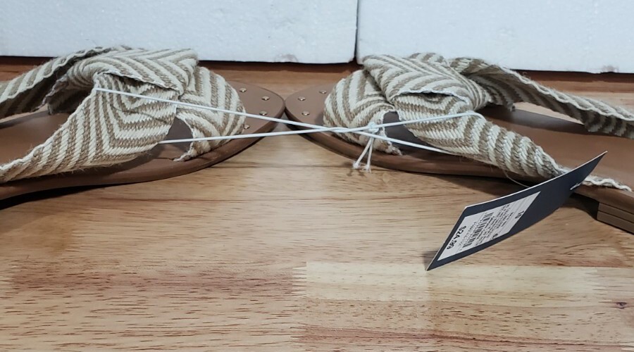 💥💥Women’s Louise Chevron Print Knotted Slide Sandals – Universal Thread Tan 10