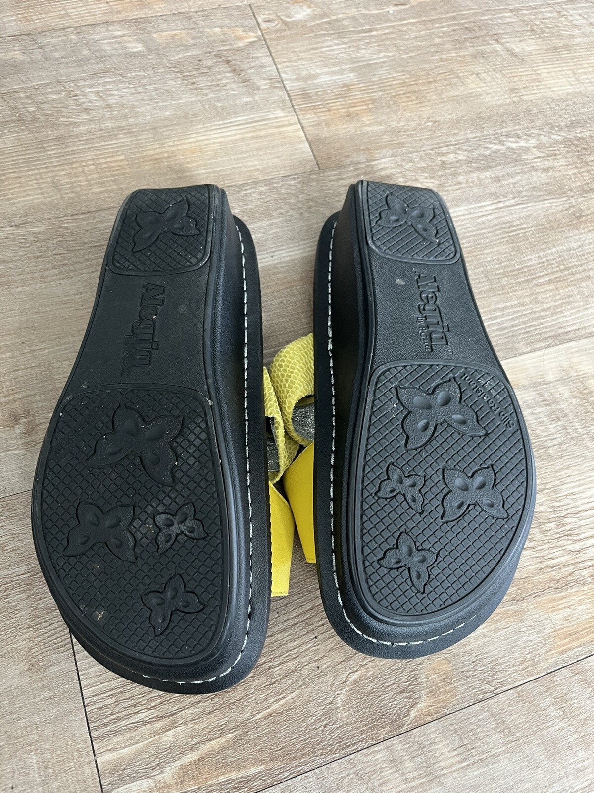 Alegria US 6 – 6.5 EU 36 Karmen Sandals Yellow Leather Slide Clogs Slip On