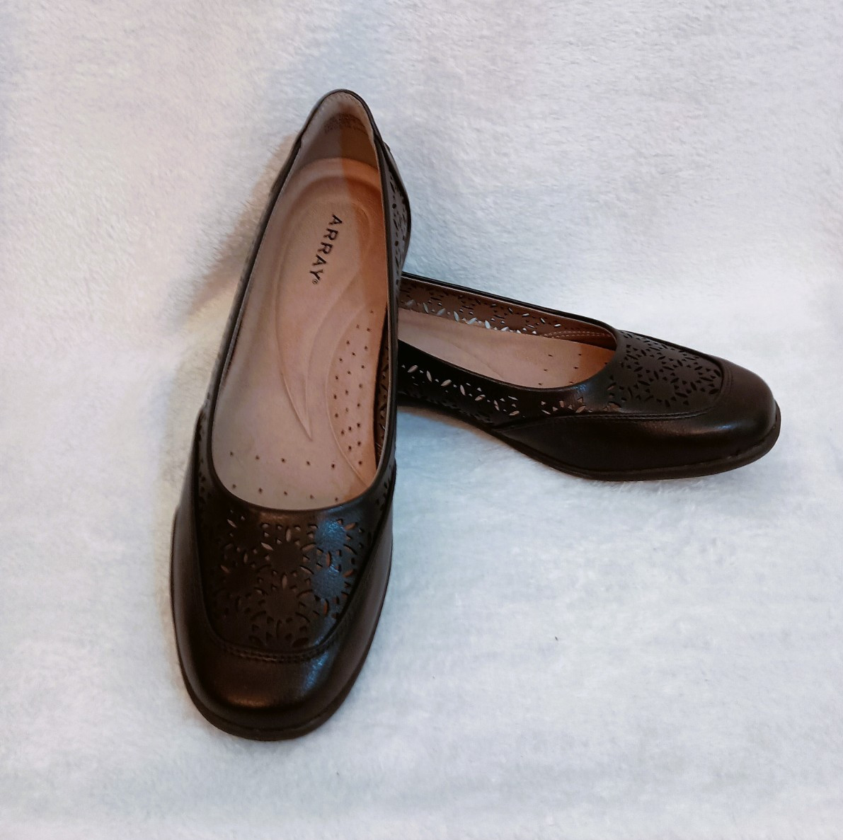 Array Jordan Slip On Flat 10M Black Pierced Cut-Out Design Cushioned Insole
