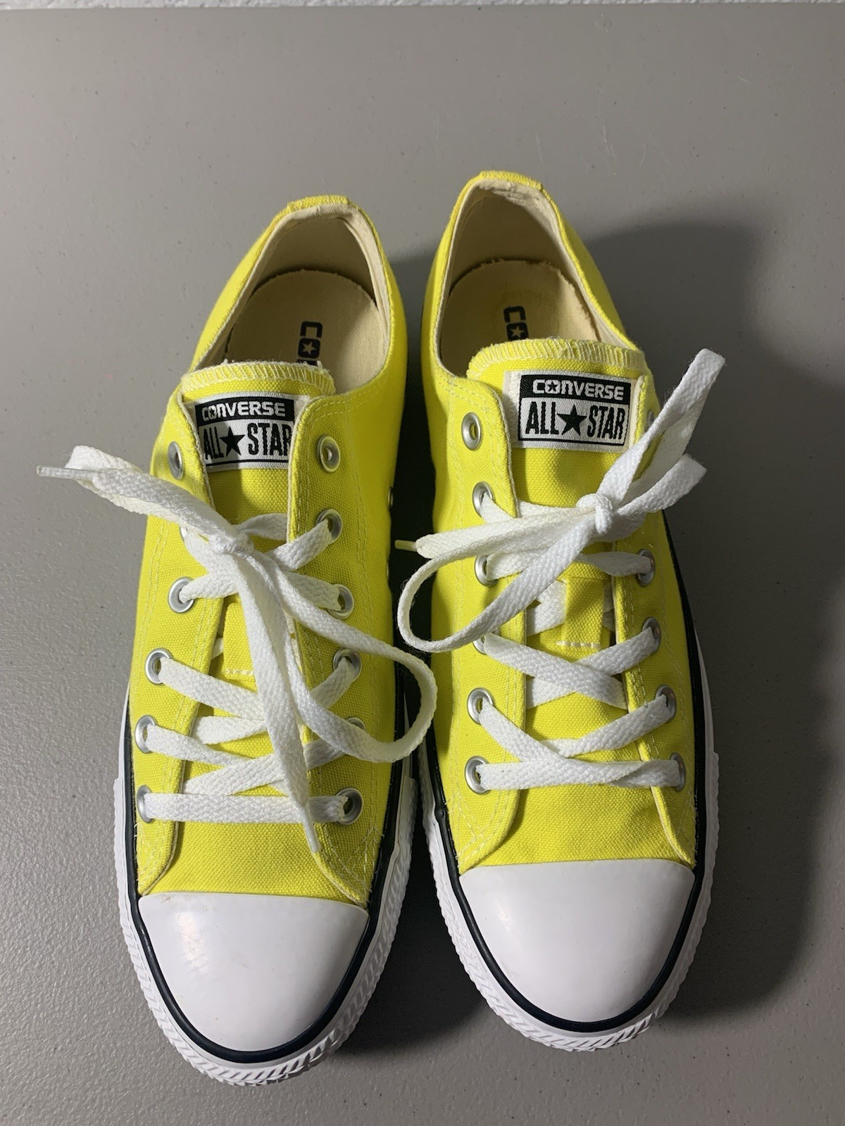Converse Chuck Taylor All Star Unisex Men’s: Size 8. Women’s: Size: 10