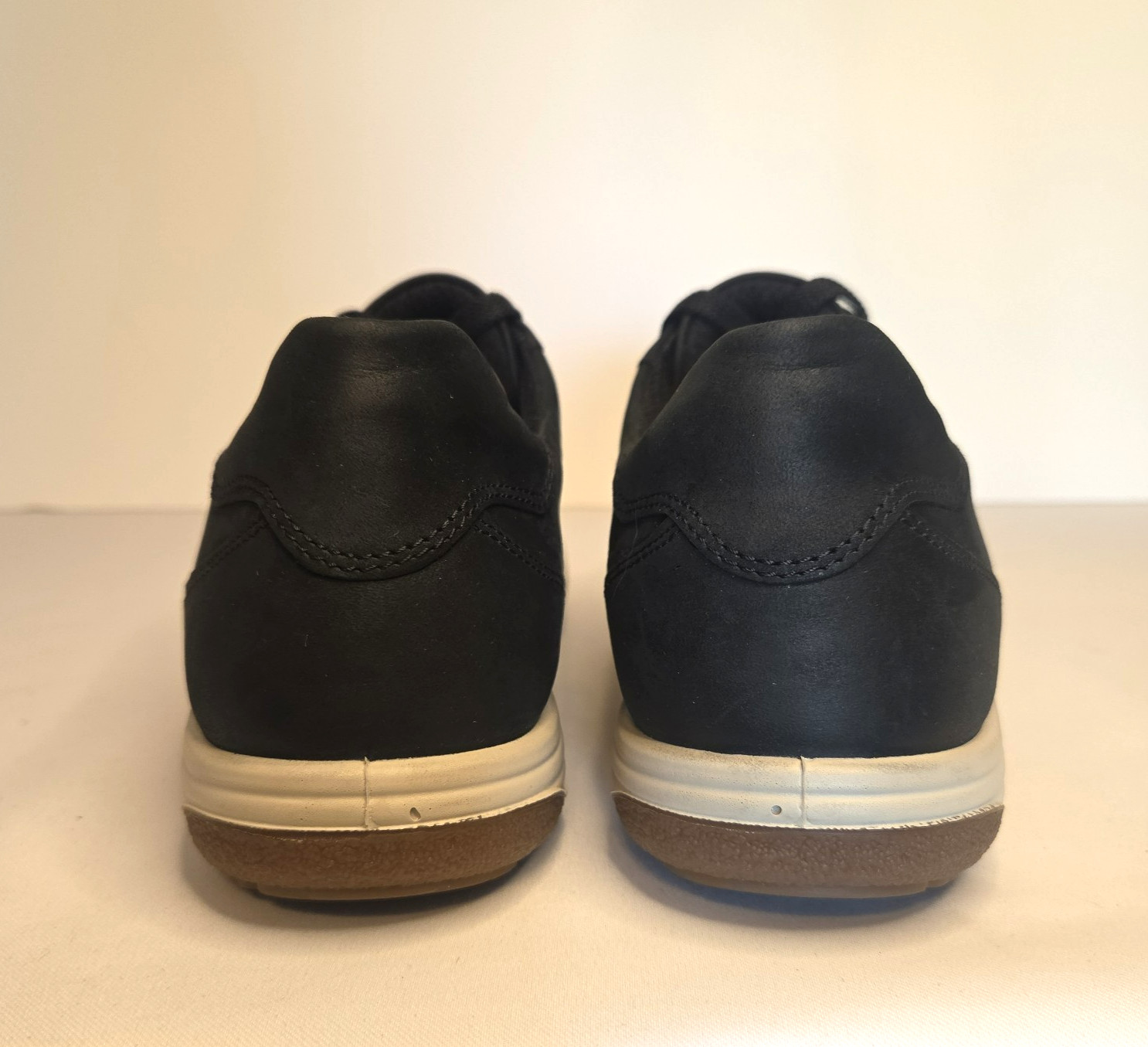 Ecco Women’s Chase II Hydromax Sneaker 42 EU 11-11.5 US Black Nubuck Leather