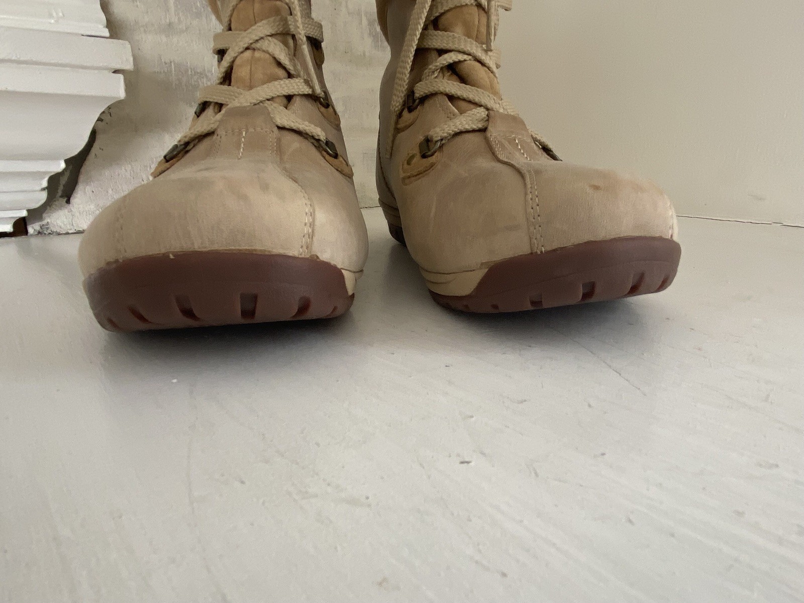 Tan Lace Up Helly Hansen SKULD 3 Women’s Nubuk Faux Fur Waterproof Boot Size W 8