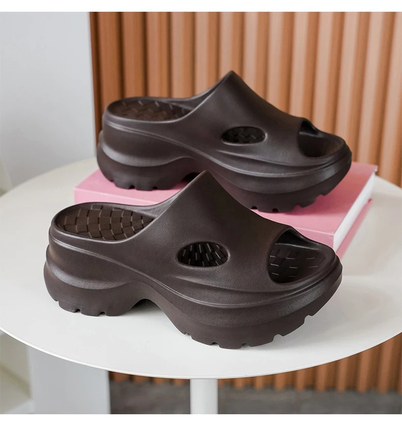 A Pair of Women’s Slippers, Wear-resistant, Non-slip, Comfortable, Simple, High