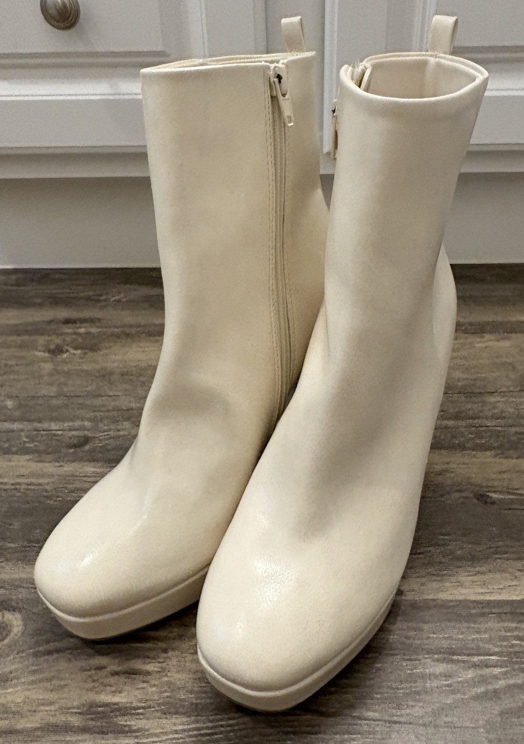 Women’s Report Cream White Studded Pearl Ankle Boots – Size 8.5 NEW