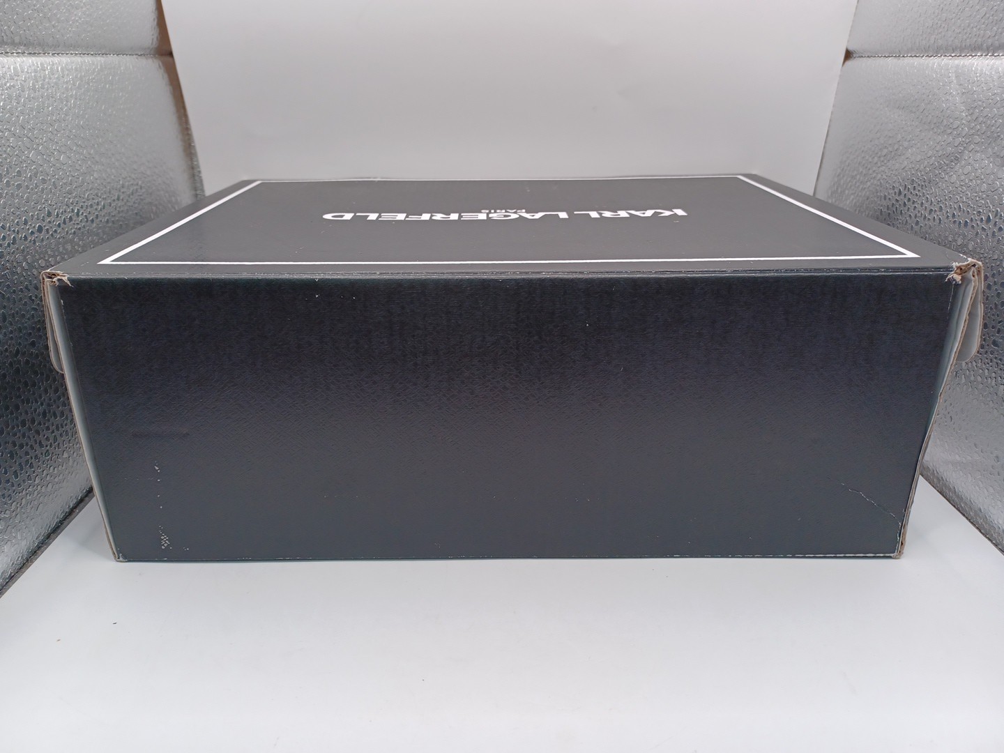 NEW Karl Lagerfeld Paris Meade Lace Up Sneakers Womens Size 8.5 US