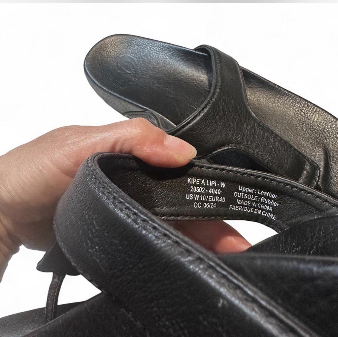 OluKai Women’s Kipe’a Lipi Black calfskin Leather sandals 10 Eur 40 EUC