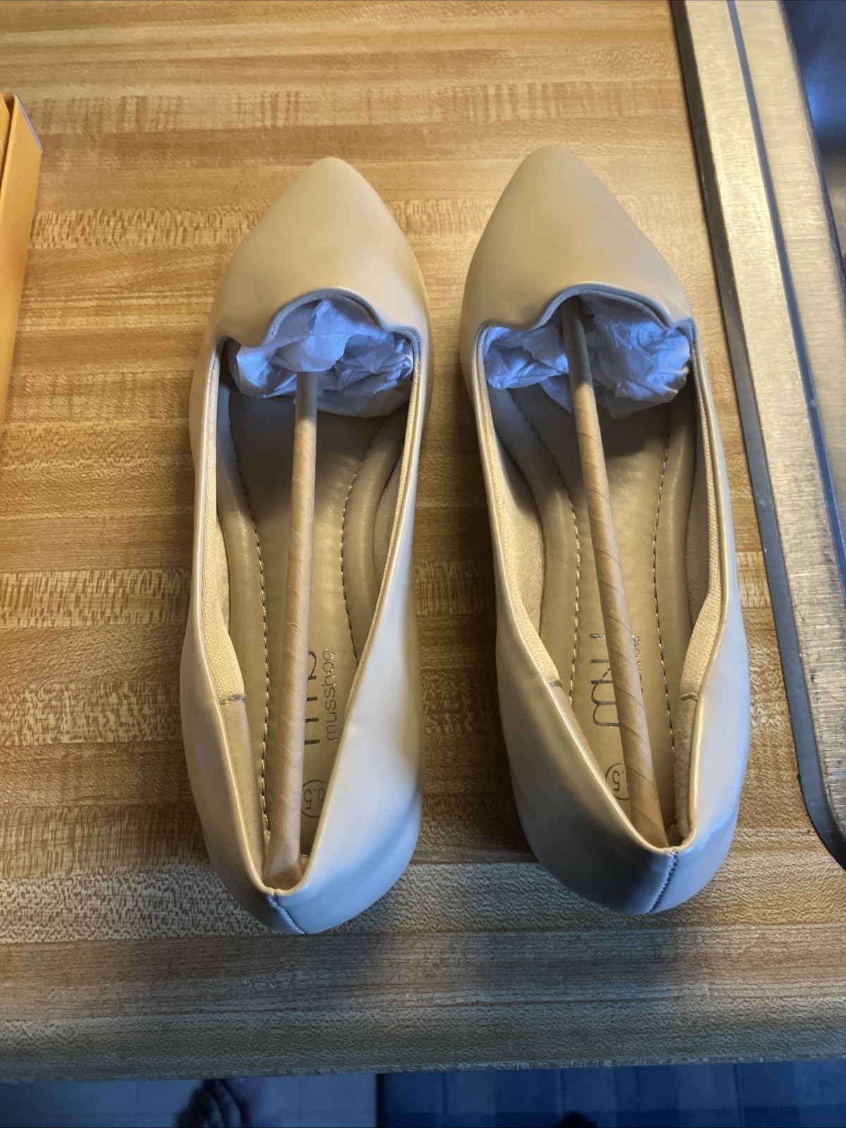 Women’s 6.5 Musshoe Beige Flats