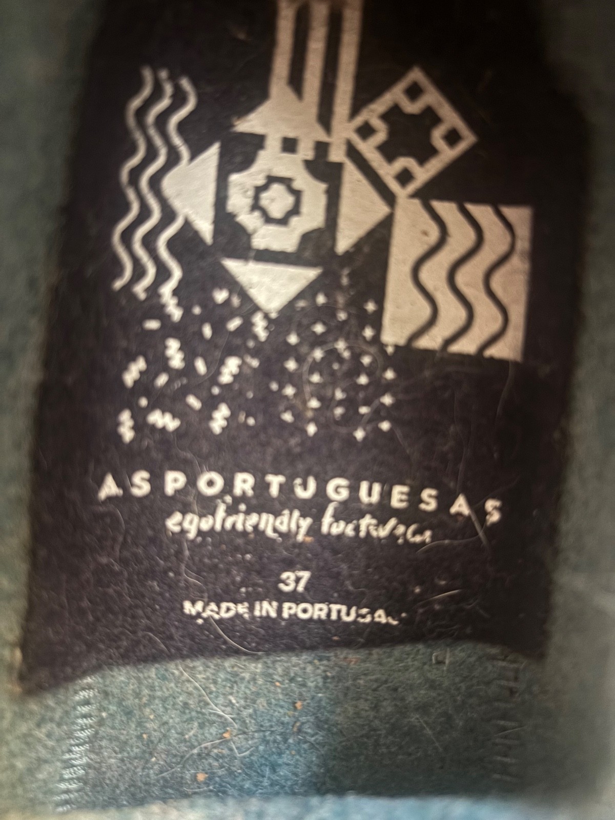 Asportuguesas eco-friendly size 37, featuring a unique geome