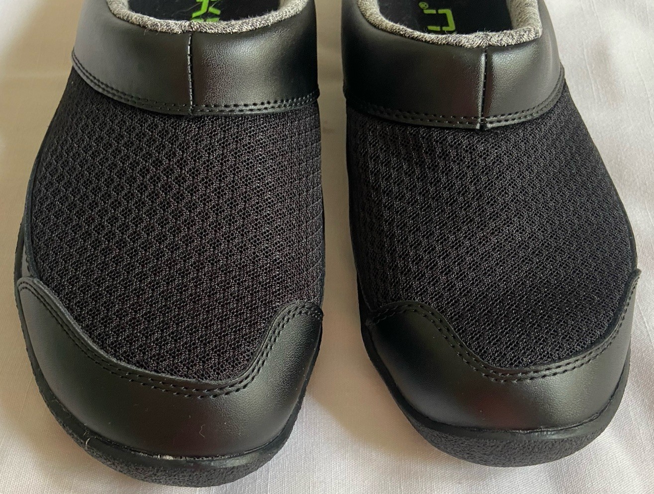Kuru Draft Black Mesh Knit Slip-On Clog Mule Shoes – Womens Left 7 Right 8