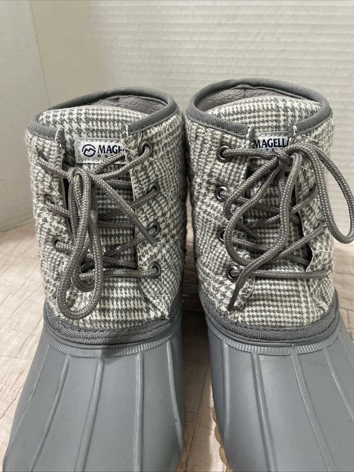 Magellan Outdoors Grey Duck Boots Women’s Size 9 B EUC