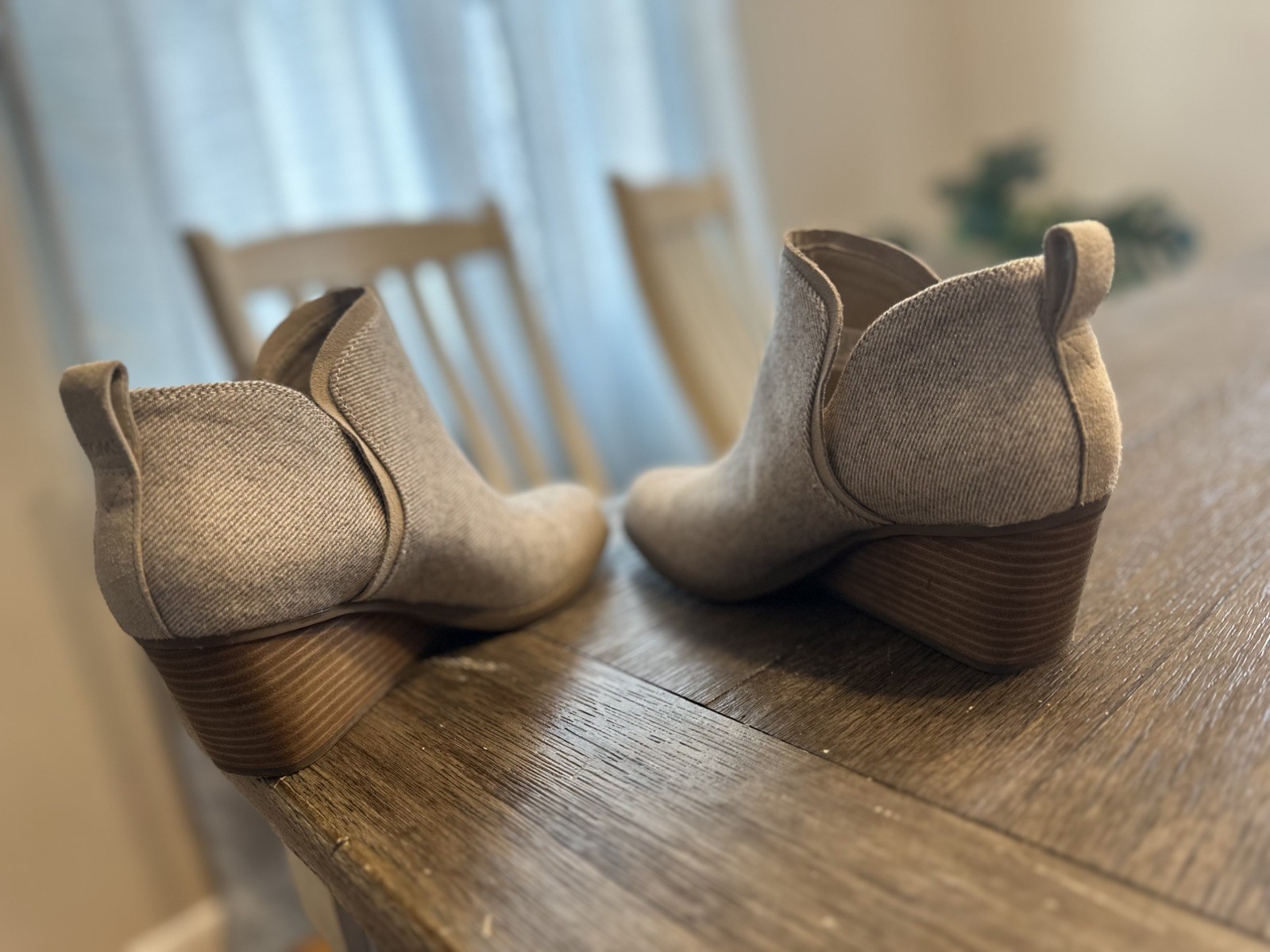 Size 7.5 – TOMS Kaia – Natural Shimmer / Twill / Suede – Womens