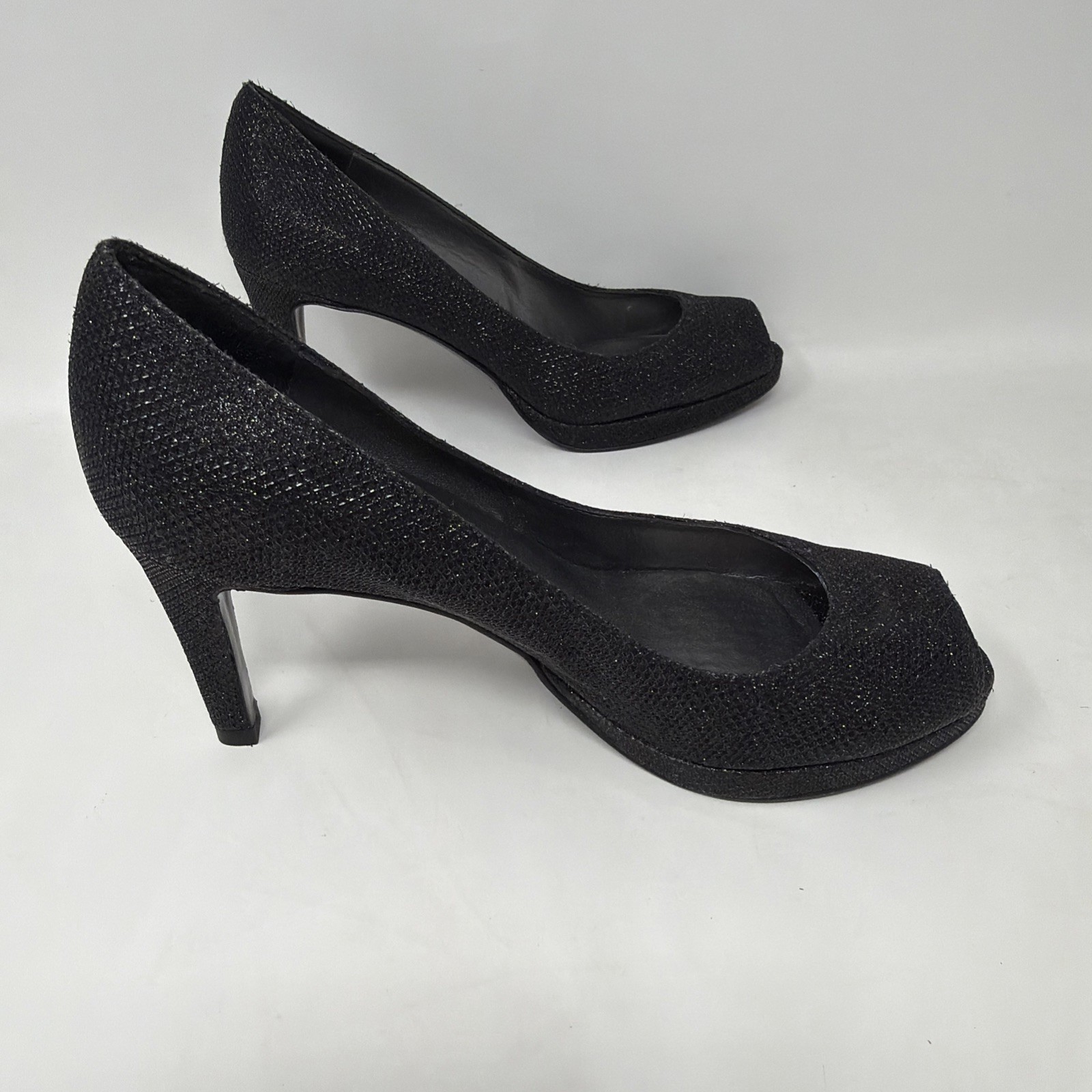 Stuart Weitzman Black Textured Open Peep Toe Heels Shoes 6 Wide W Leather Sole