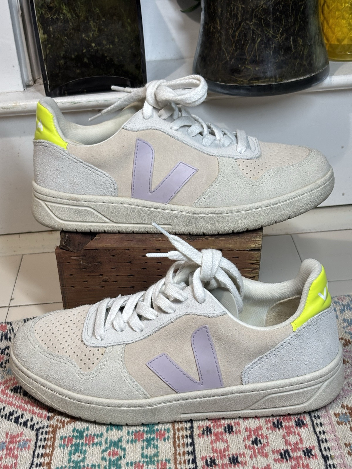 Veja V-10 Women’s Suede Multico Low Top Sneakers EU 37 US 6 UK 4