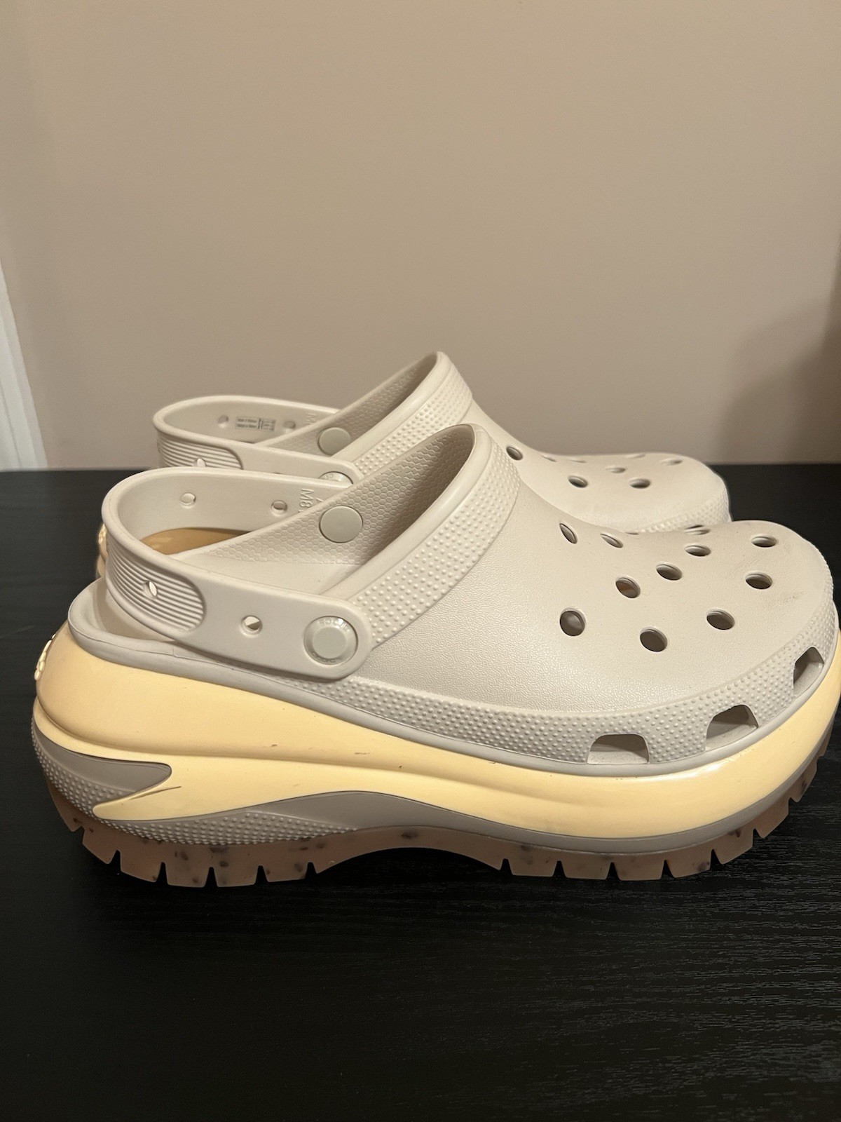 Crocs Mega Crush Clog unisex Beige/Peach Shoes -Sz M8/W10