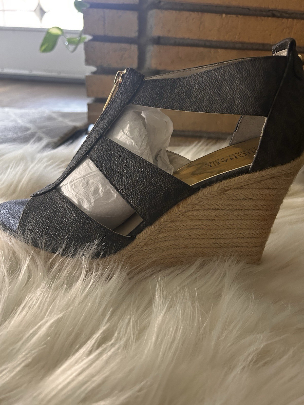 Ladies Michael Kors Darby size 11 Criss Cross Strap Espadrille Sandals