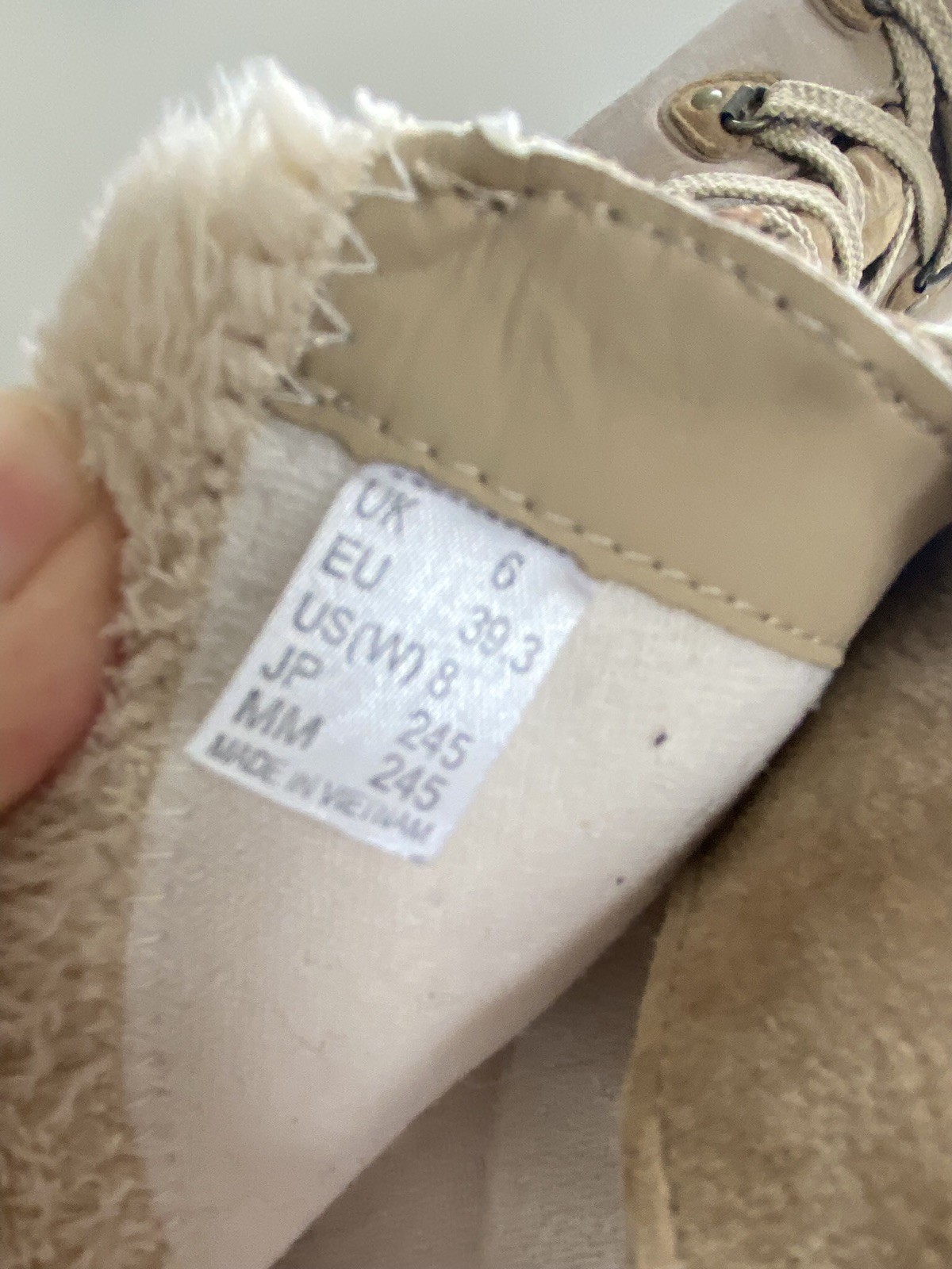 Tan Lace Up Helly Hansen SKULD 3 Women’s Nubuk Faux Fur Waterproof Boot Size W 8