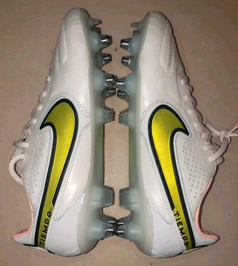NIKE TIEMPO LEGEND 9 ELITE SG-PRO SOCCER CLEATS WOMEN’S SIZE 7.5 NWB no box top