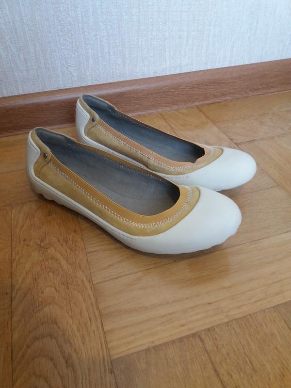 womens clarks heels yellow suede 37