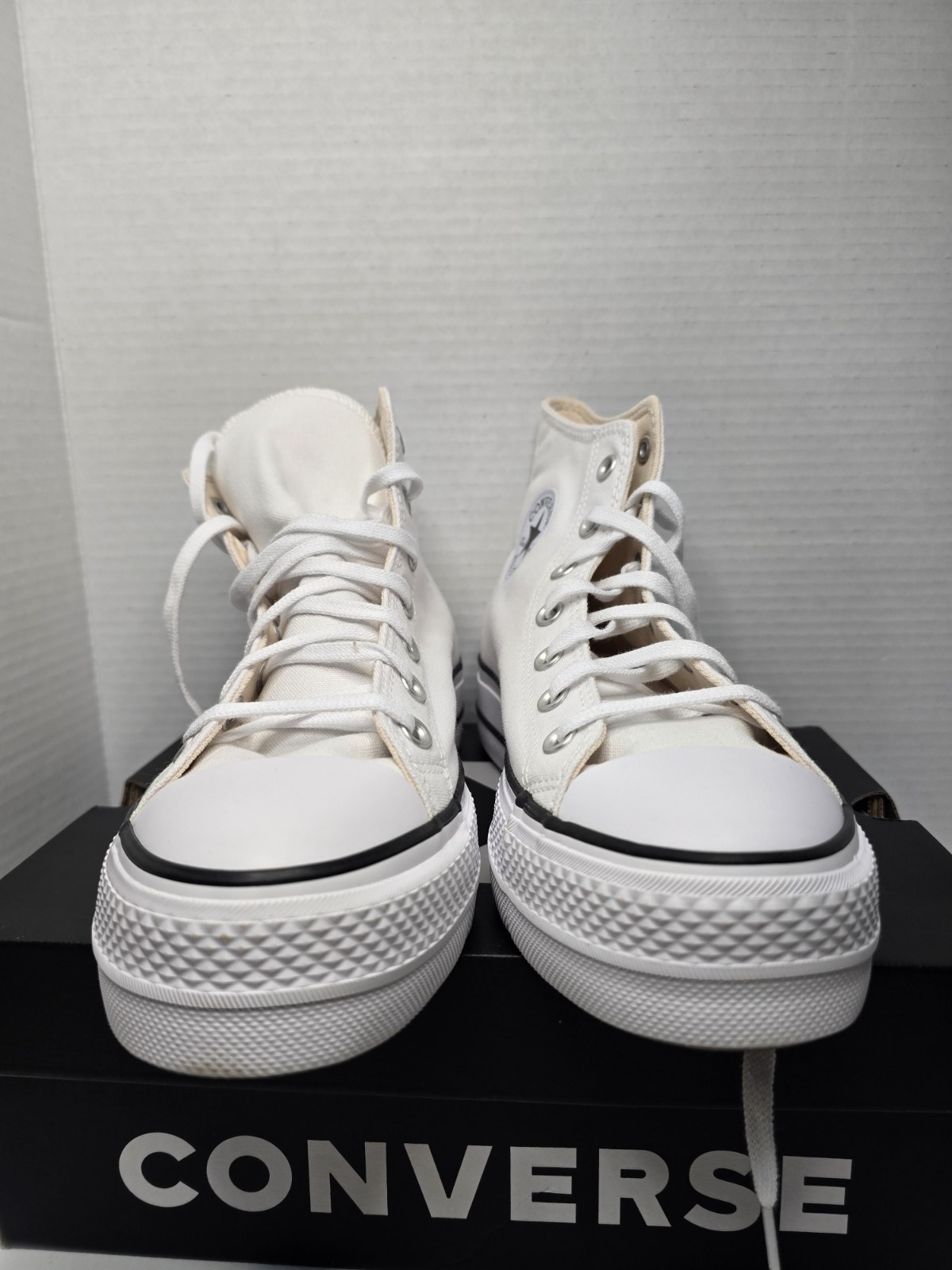 New Converse Chuck Taylor All Star Lift Hi Canvas Shoes (560846F) – White Size 9