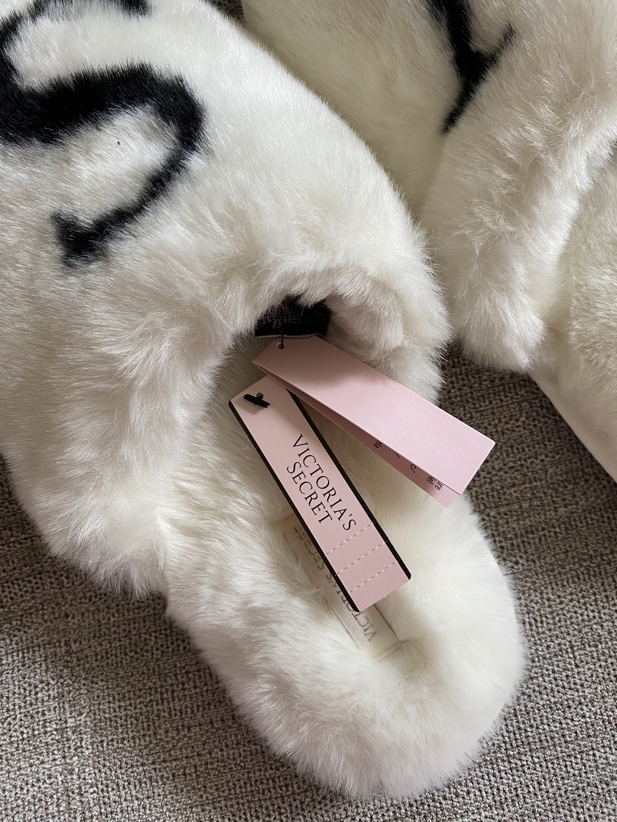 Victoria’s Secret VS Soft Plush Closed Toe Faux Fur Slippers White S M L NWT