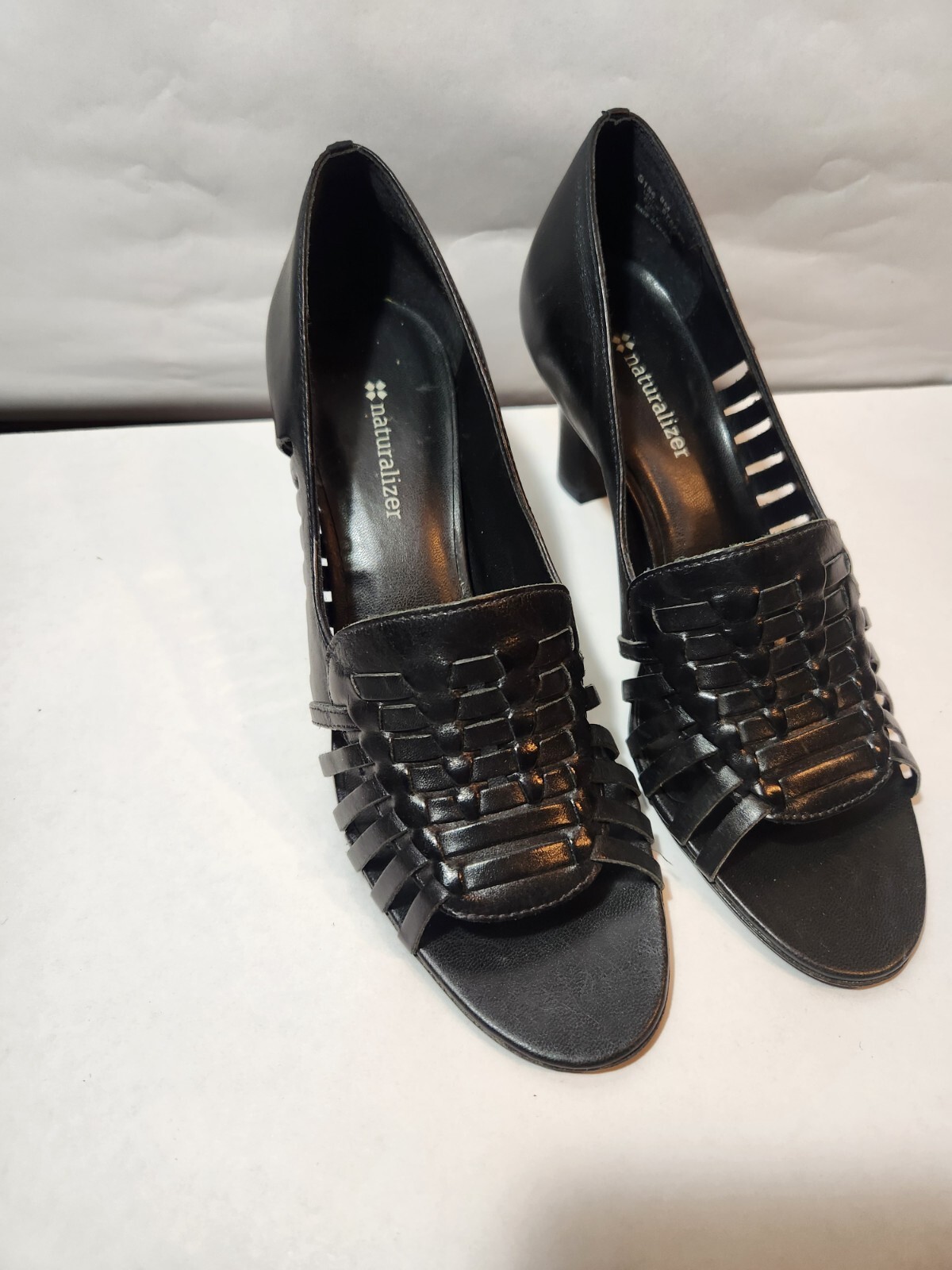 Naturalizer size 8m Black Leather heels peep toe with cut outs pre-owned