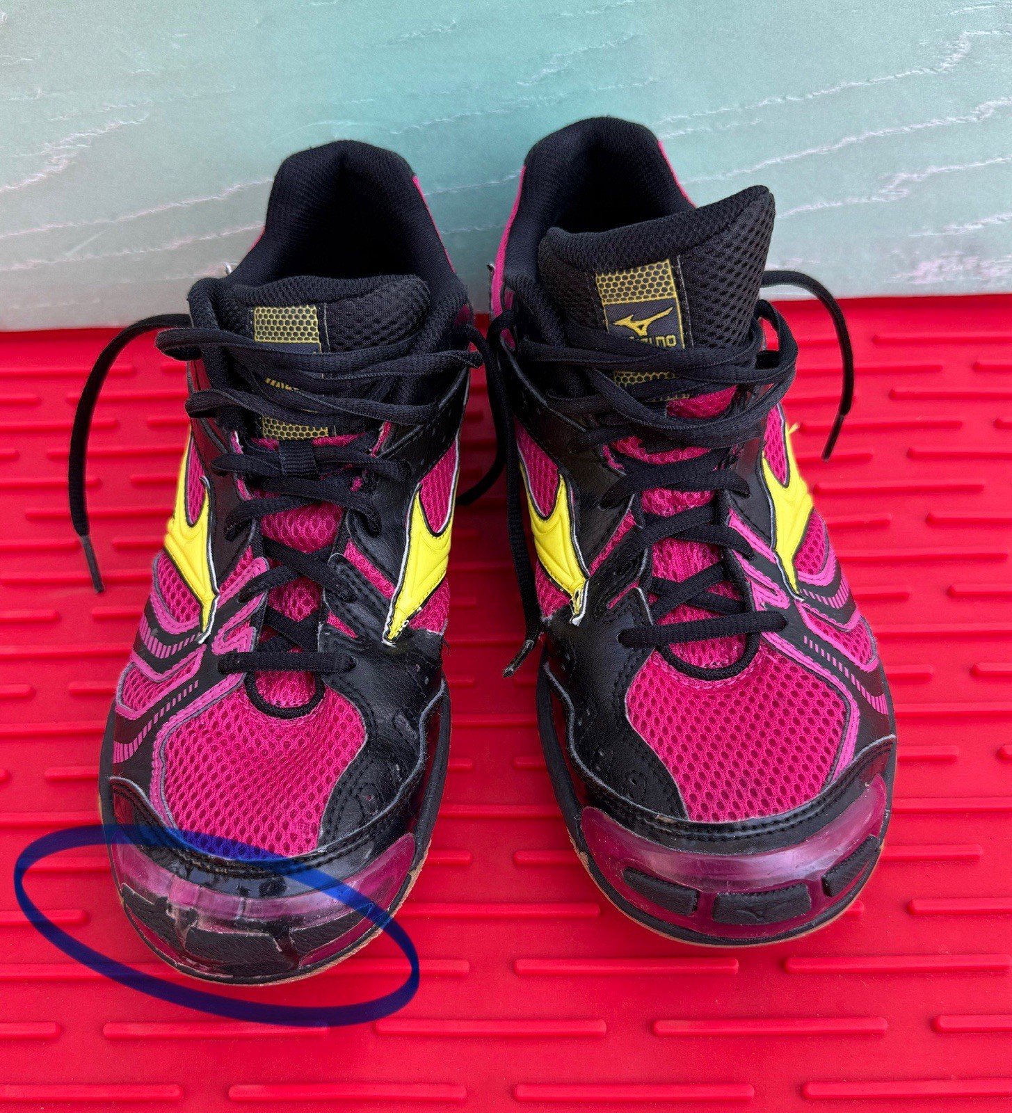 Mizuno Wave Bolt 2 Running Shoes Sneakers Womens Size 10 Lightweight Sneakers.