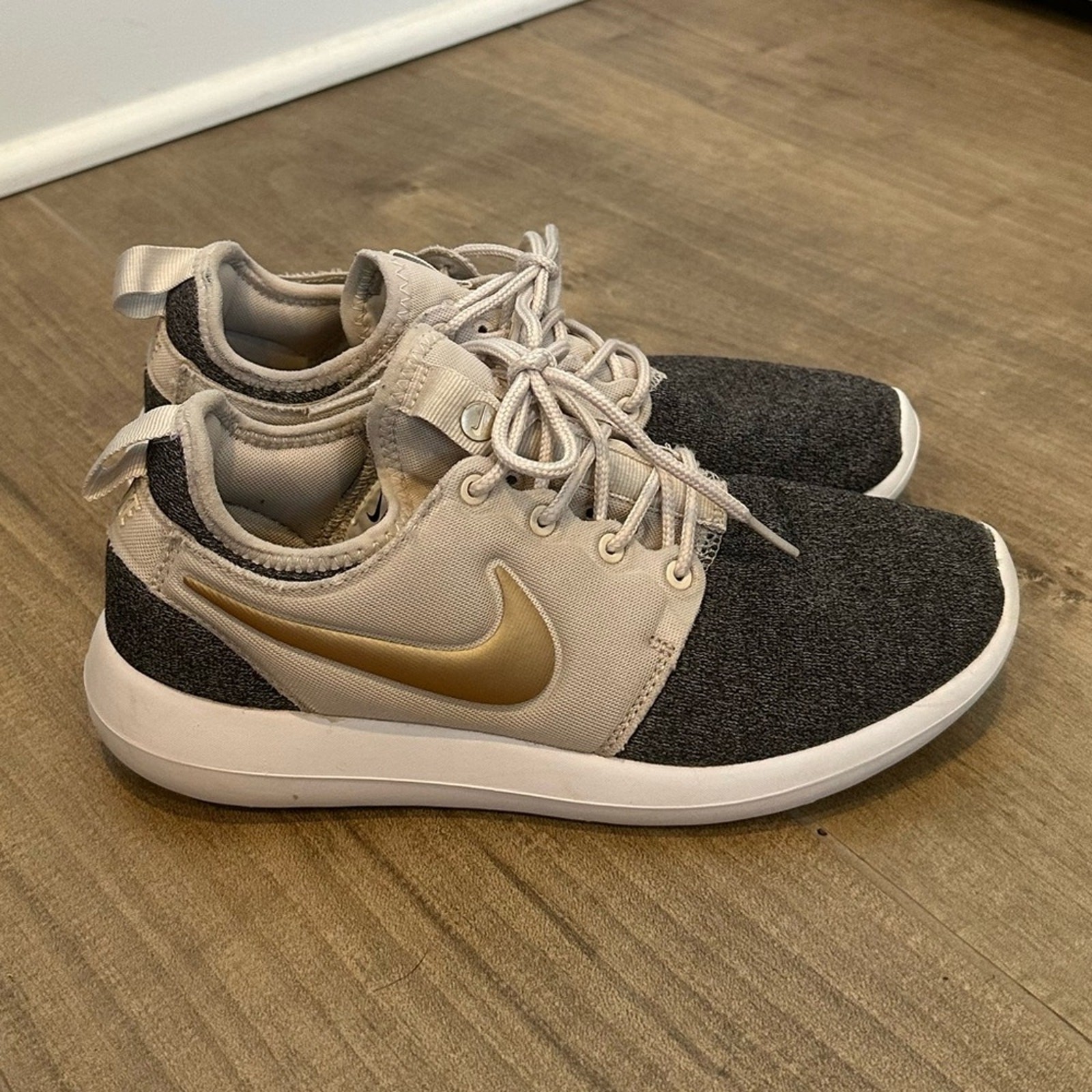 Nike Roshe Women’s Two knit sneakers-gray/beige/cream/gold-7