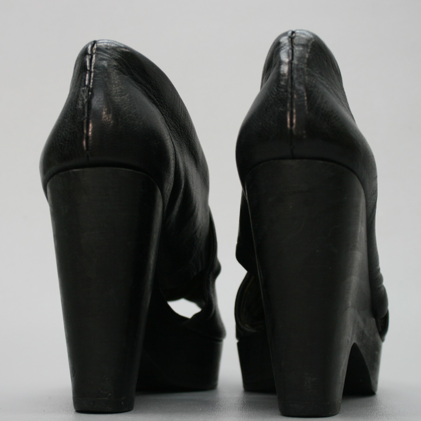 Munoz Vrandecic Ladies 39 (8.5) Black Leather Wood Platform 4.25″ Heels Shoes