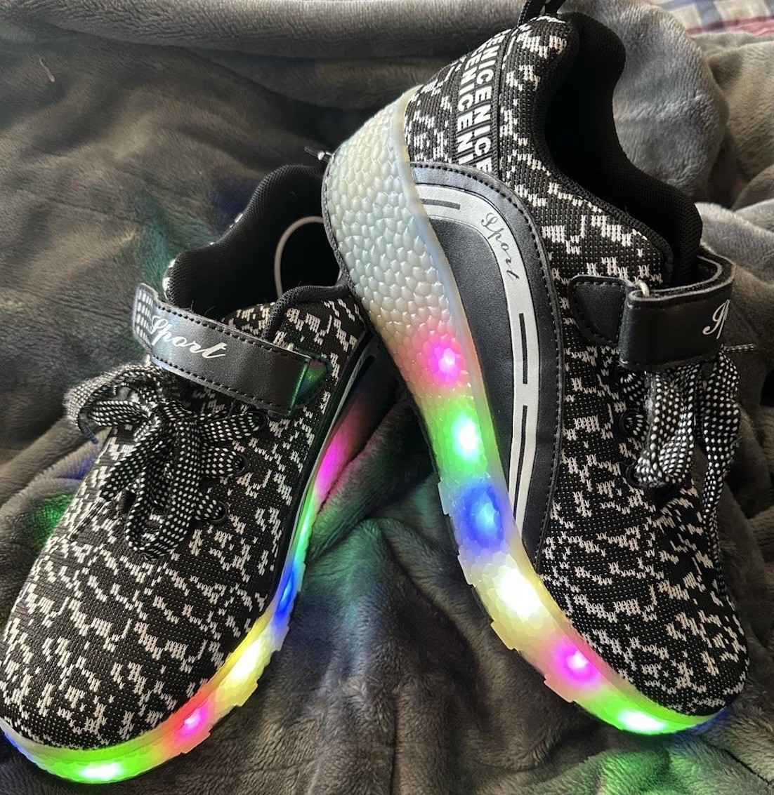 SPORT LED LIGHT-UP RECHARGEABLE SNEAKERS SHOES SKATES RETRACTABLE WHEELS WM SZ 8