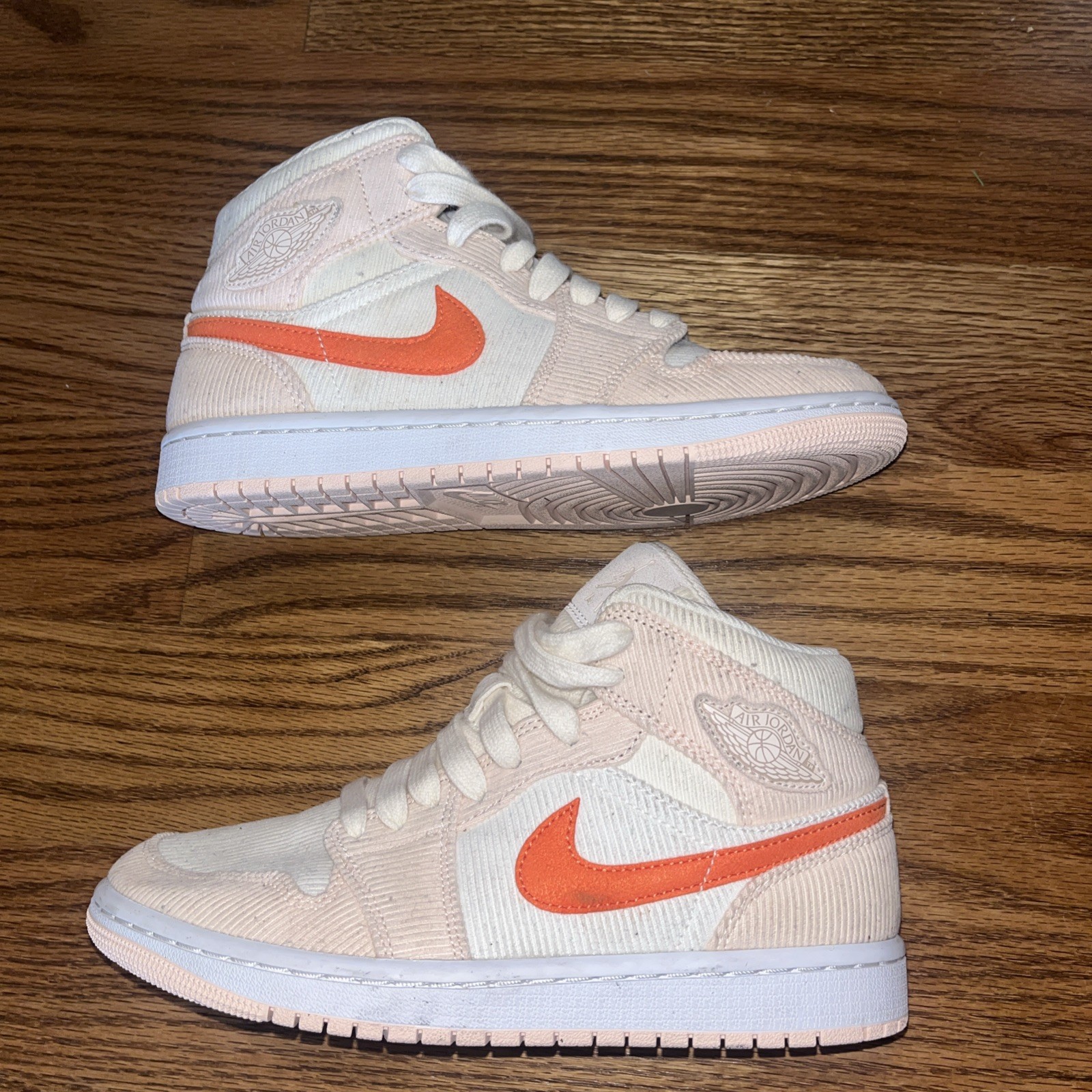 Nike Air Jordan 1 Mid SE Corduroy Sail Orange Quartz Size 7 Women’s