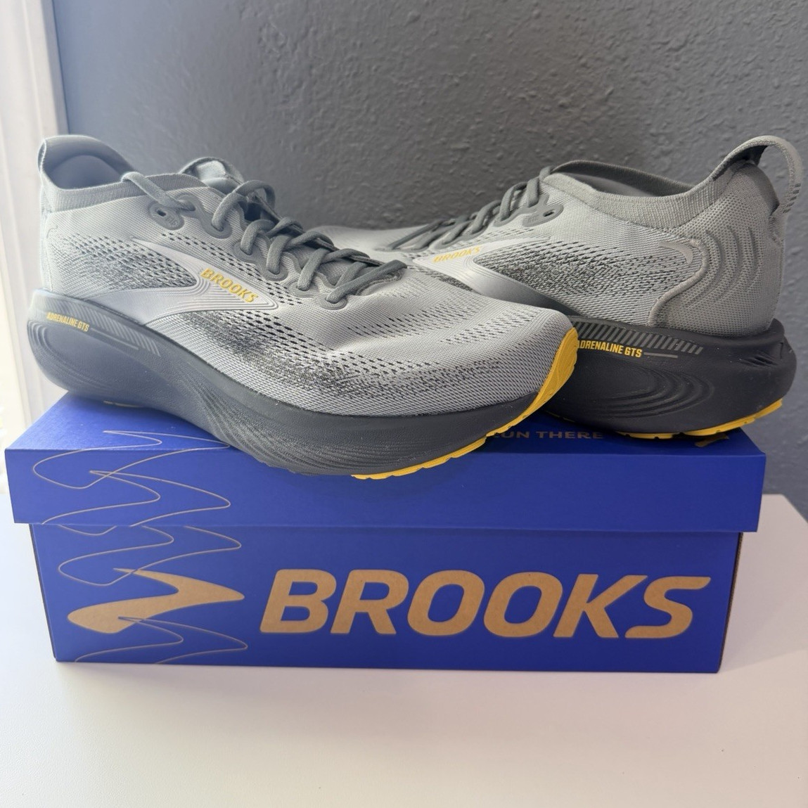 Brooks Adrenaline GTS 25 Men’s Wide Running Shoes Gray/Black/Yellow Mesh