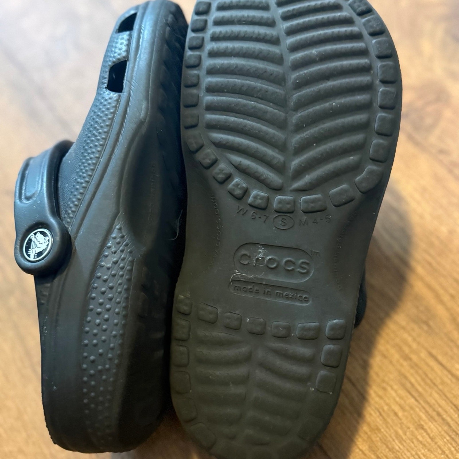 Black Crocs Classic Clogs – Size W6/M4 (Great Condition)