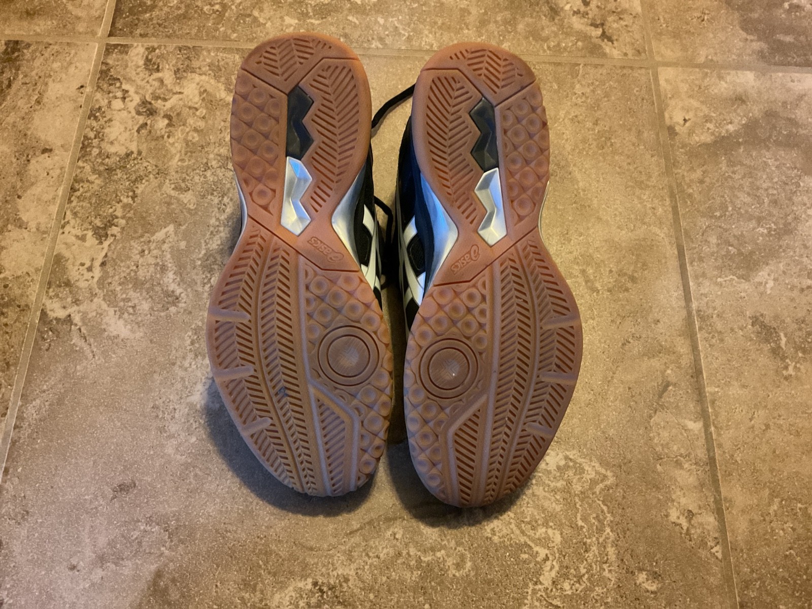 Asics Gel Rocket Women’s Volleyball Gym Shoes Black/white Size 8.5