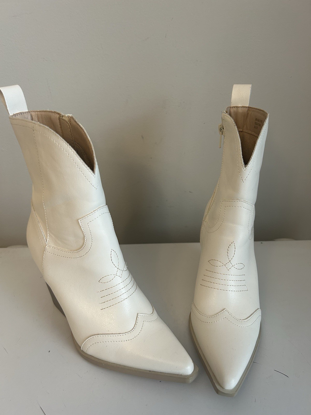 Oasis society Ariella faux leather white cowboy boots Size 6.5 Coastal Cowgirl